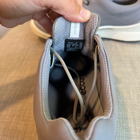 Ecco Sneakers women’s (8-8.5) 39 - Picture 7 of 13